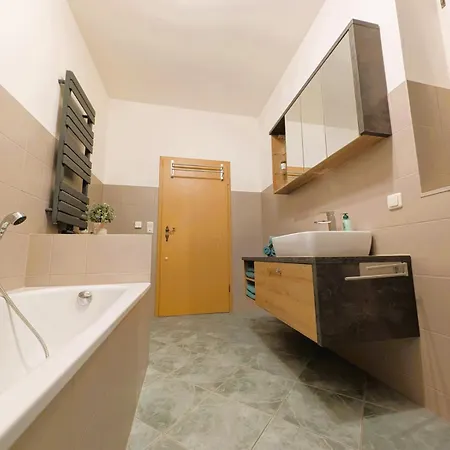 65m² Ferienwohnung zwischen Skiarena&Saunawelt 아파트 *